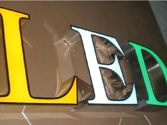 丹江口介绍LED招牌的基础知识。